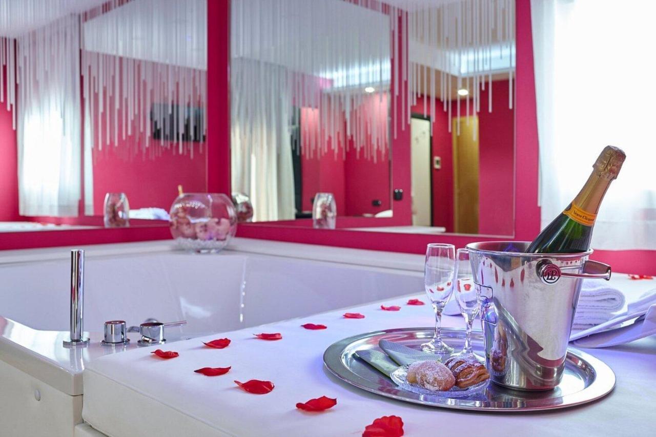 Sweet Central Hotel Caserta Bagian luar foto