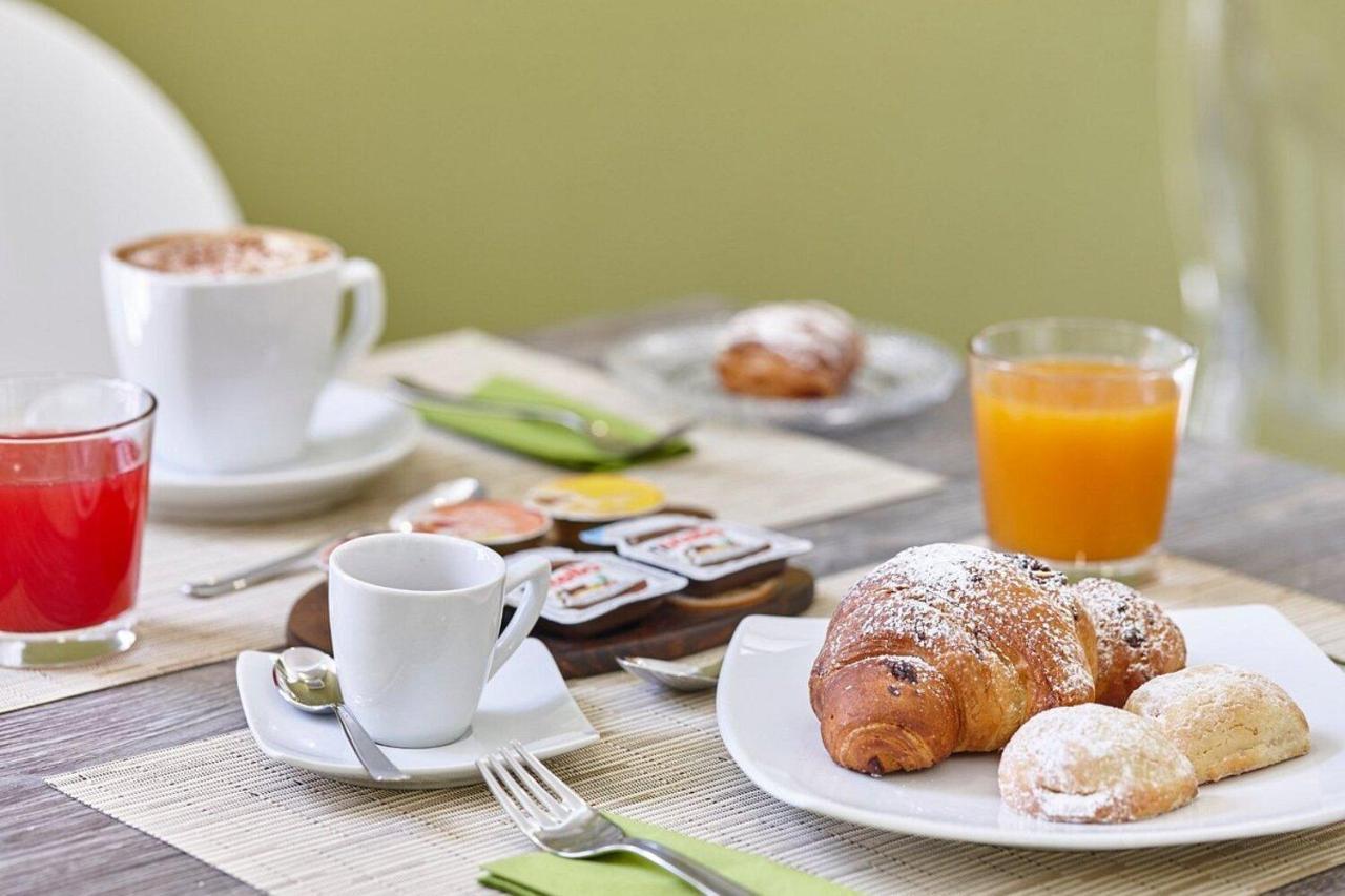 Sweet Central Hotel Caserta Bagian luar foto