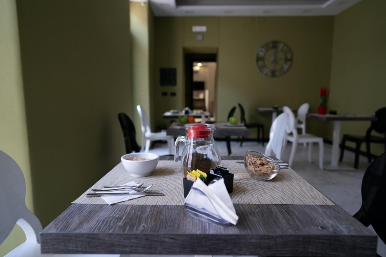 Sweet Central Hotel Caserta Bagian luar foto