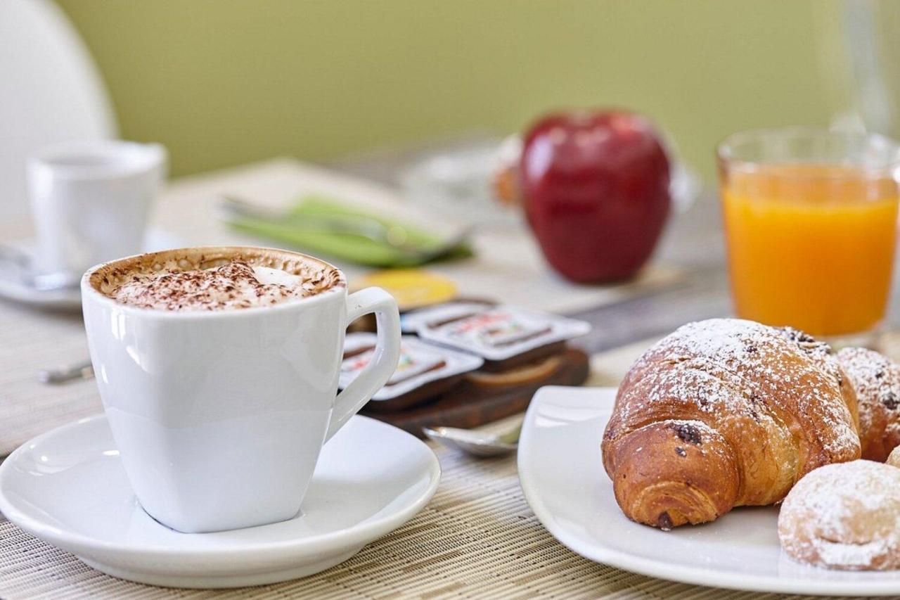Sweet Central Hotel Caserta Bagian luar foto