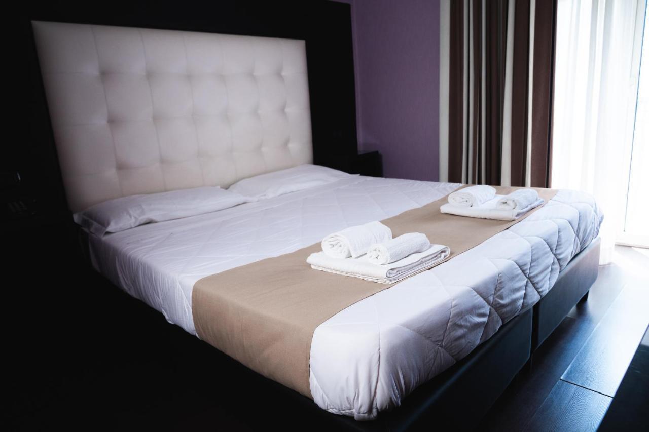 Sweet Central Hotel Caserta Bagian luar foto