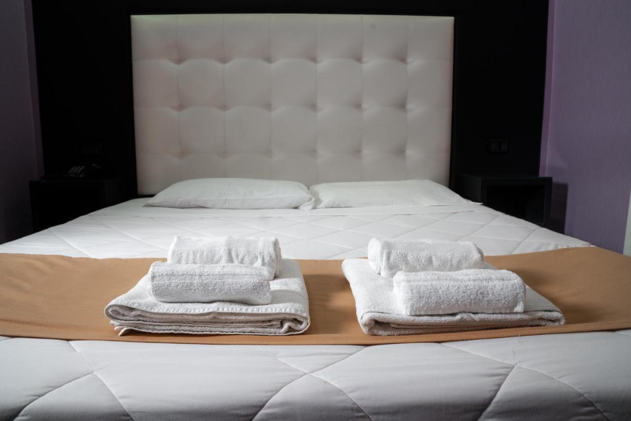 Sweet Central Hotel Caserta Bagian luar foto